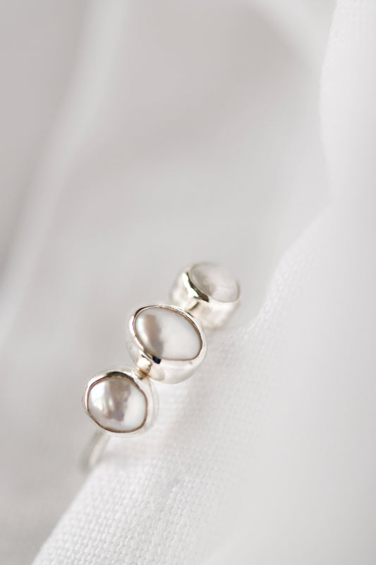 Trio pearl ring 54