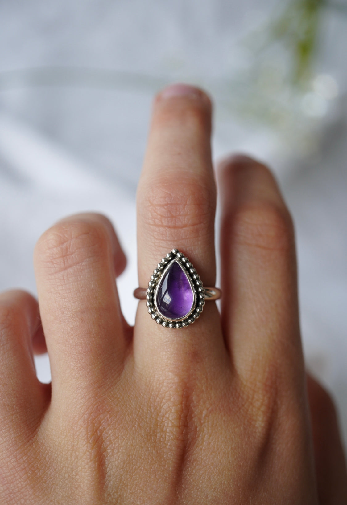 Amethyst teardrop pearl wreath ring 52