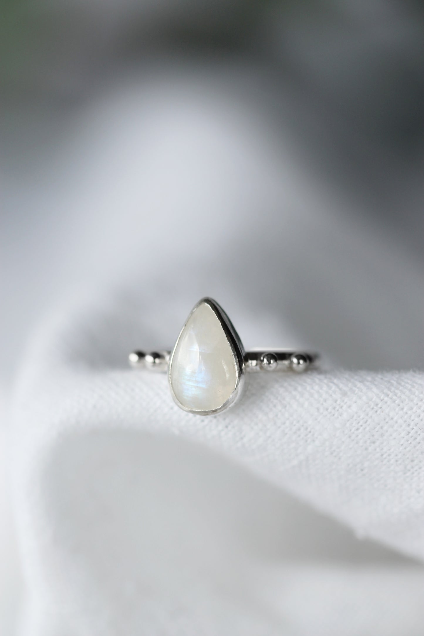 Moonstone 2-pearl ring 52