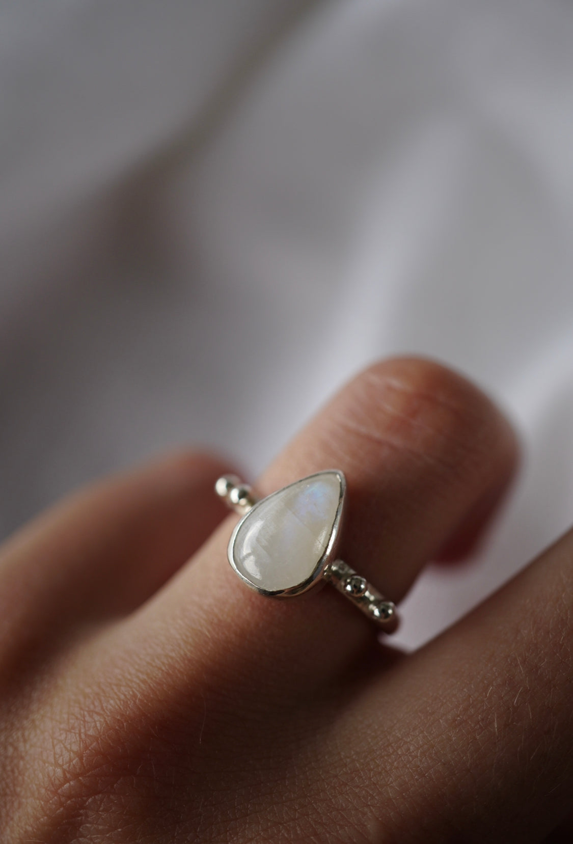 Moonstone 2-pearl ring 52